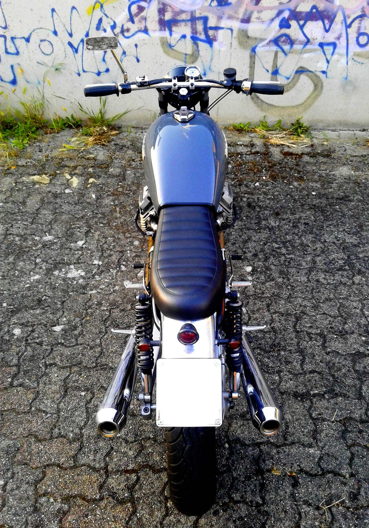 Moto Guzzi V35 brat style